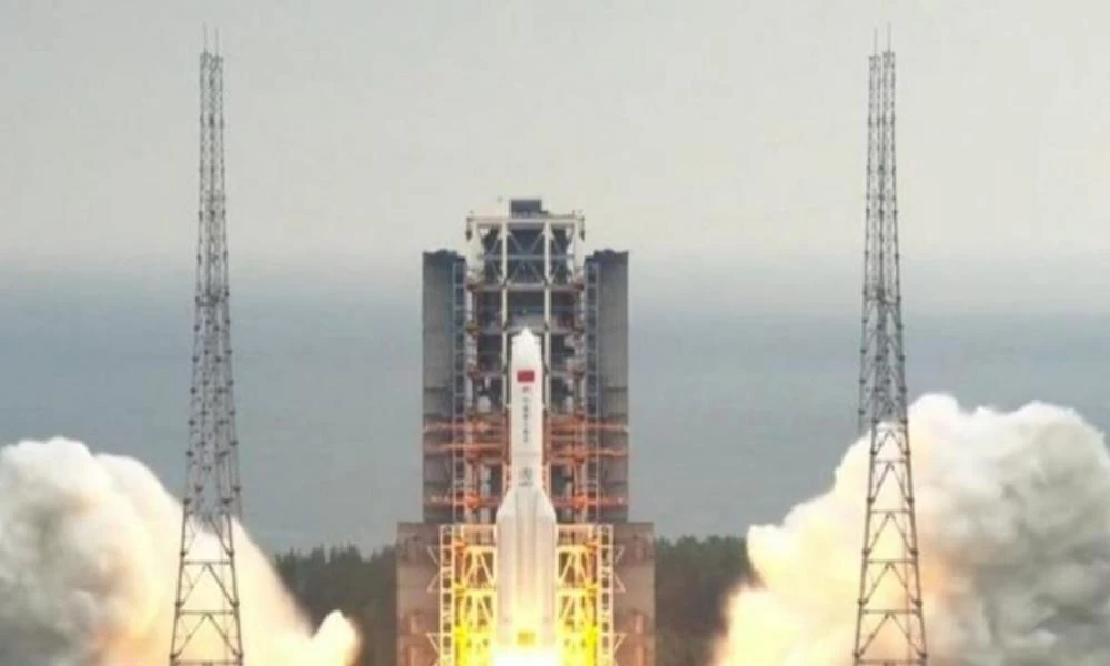 Έληξε ο συναγερμός: Στον Ινδικό Ωκεανό έπεσε ο κινεζικός πύραυλος